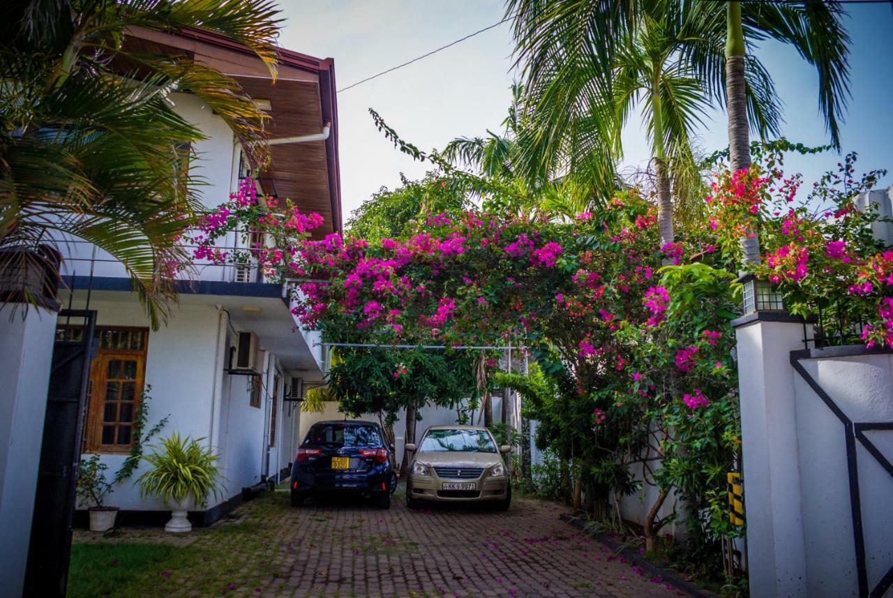 Hotel Blue Bird Negombo Exterior foto